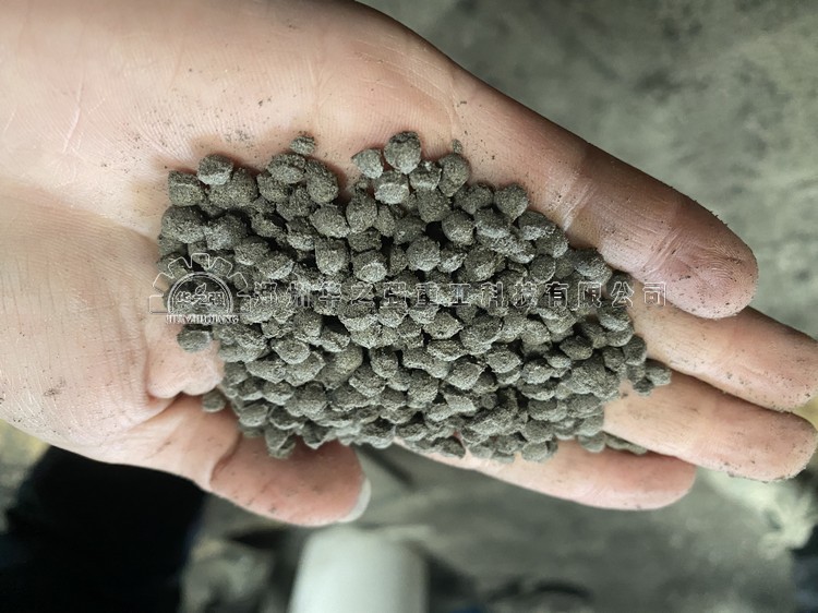 粉煤灰對(duì)輥擠壓造粒機(jī).jpg